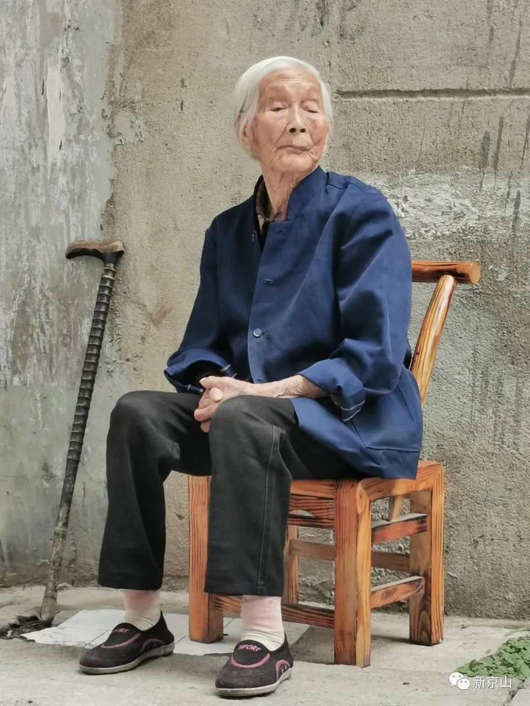 京山这名101岁老人19岁参加抗日部队，99岁仍在卖鸡蛋，100岁还能穿针.......
